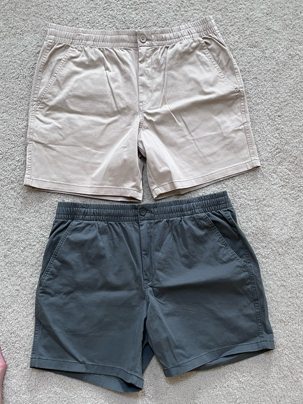 Mens Elastic-Waist Casual Shorts in Tan and dark  Gray